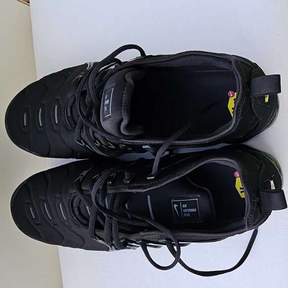 Size 13 - Nike Vapormax Plus - Triple Black Dark Gray - Picture 6 of 7